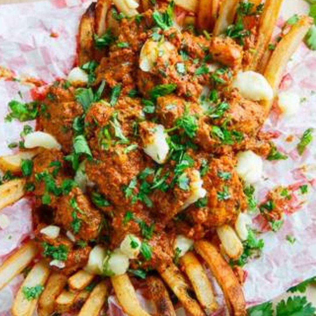Butter chicken poutine with cheese curds 