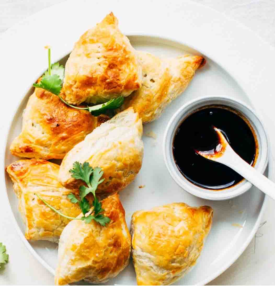 Tamarind Sauce Dipping Sauces with samosas